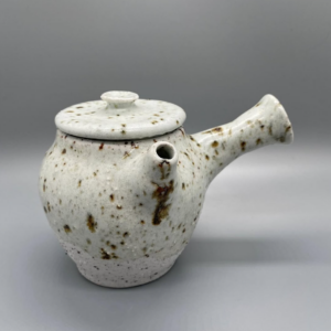 Theiere en porcelaine tournée